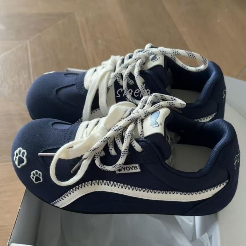 Women’s sneaker with playful animal motif and comfortable cushioning Mune Fashion