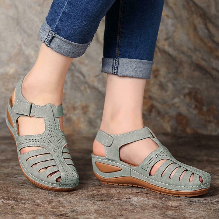 Women's Comfortable orthopedic sandal with closed toe area and adjustable Velcro closure Mune Fashion