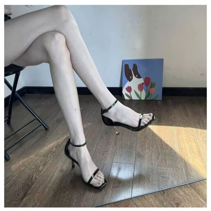 Women's strap sandal with a square toe and delicate metal stiletto Mune Fashion