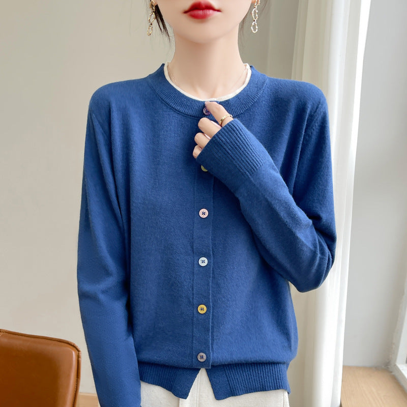 Women's Lightweight Fine Knit Cardigan with Round Neckline and Colorful Buttons Mune Fashion