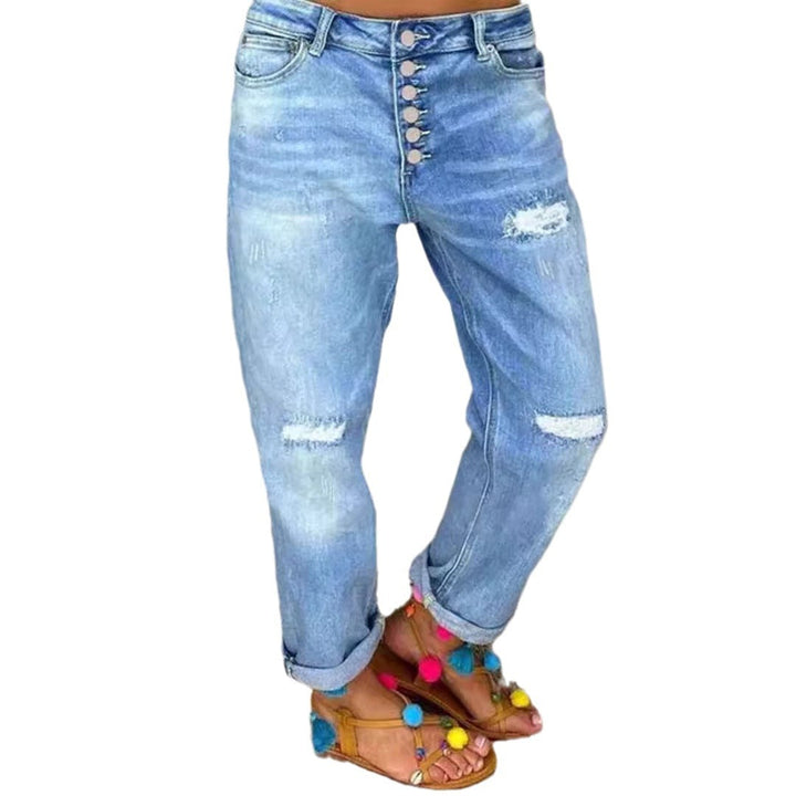 Women's Boyfriend Jeans with Button Closure and Distressed Details Mune