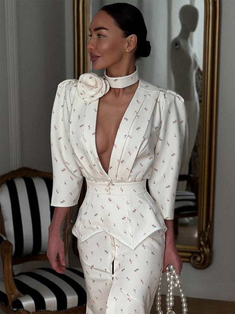 Women tailored pantsuit set with deep V-neck, structured peplum waist and fine floral jacquard Mune Fashion