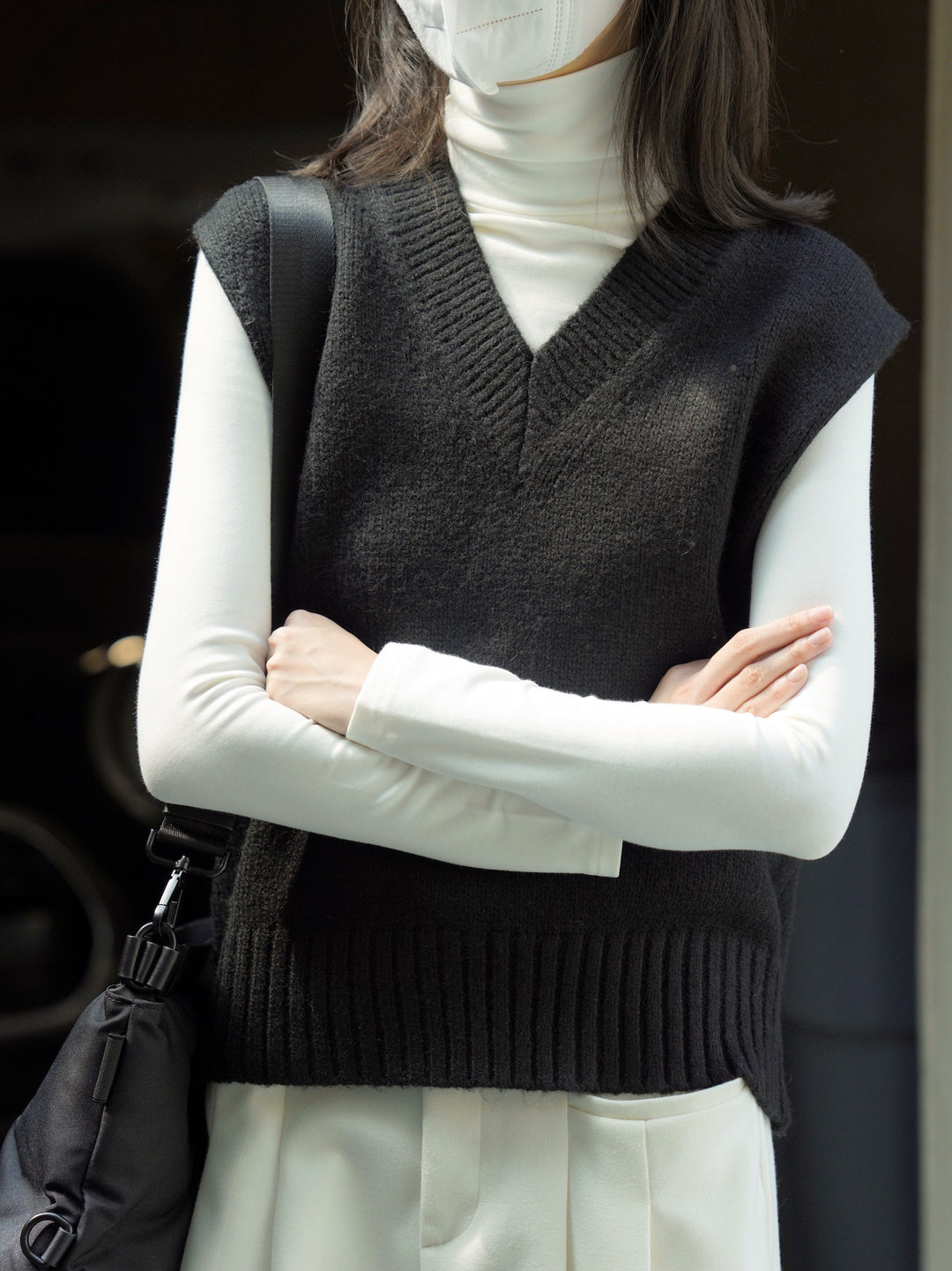 Women's Sleeveless Fine Knit Vest with V-Neck and Ribbed Hem Mune Fashion