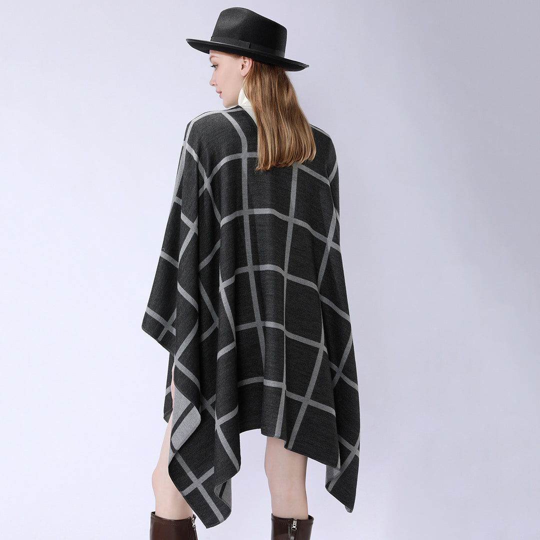 Women's Oversize Poncho made of fine knit with waistband and check pattern Mune Fashion