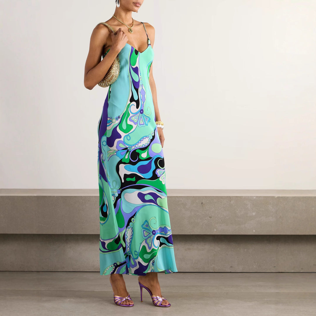 Ladies elegant slip maxi dress with V-neck, delicate spaghetti straps and retro graphic all-over print Mune Fashion