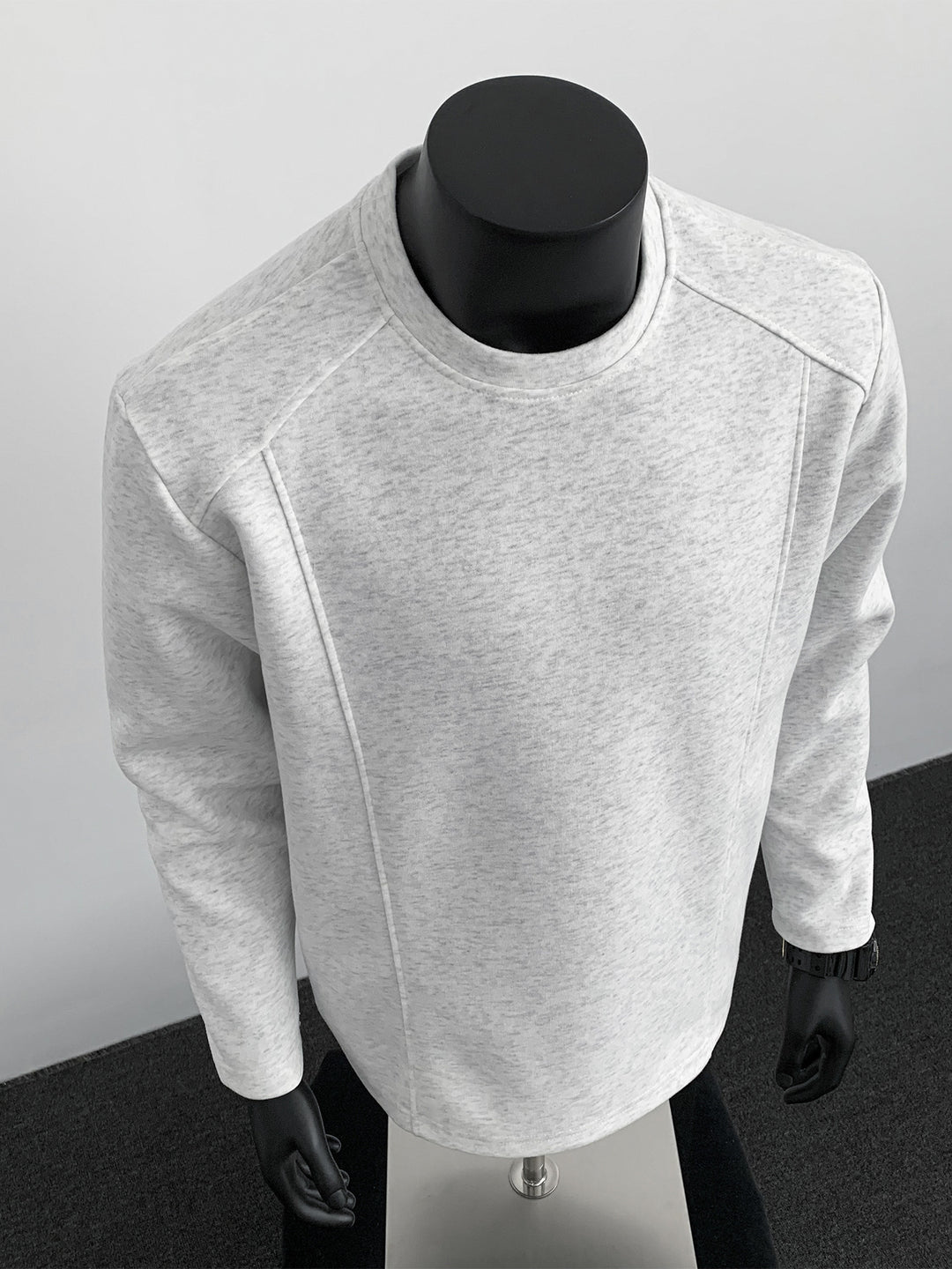 Men's sweatshirt with structured seam details and round neck Mune Fashion