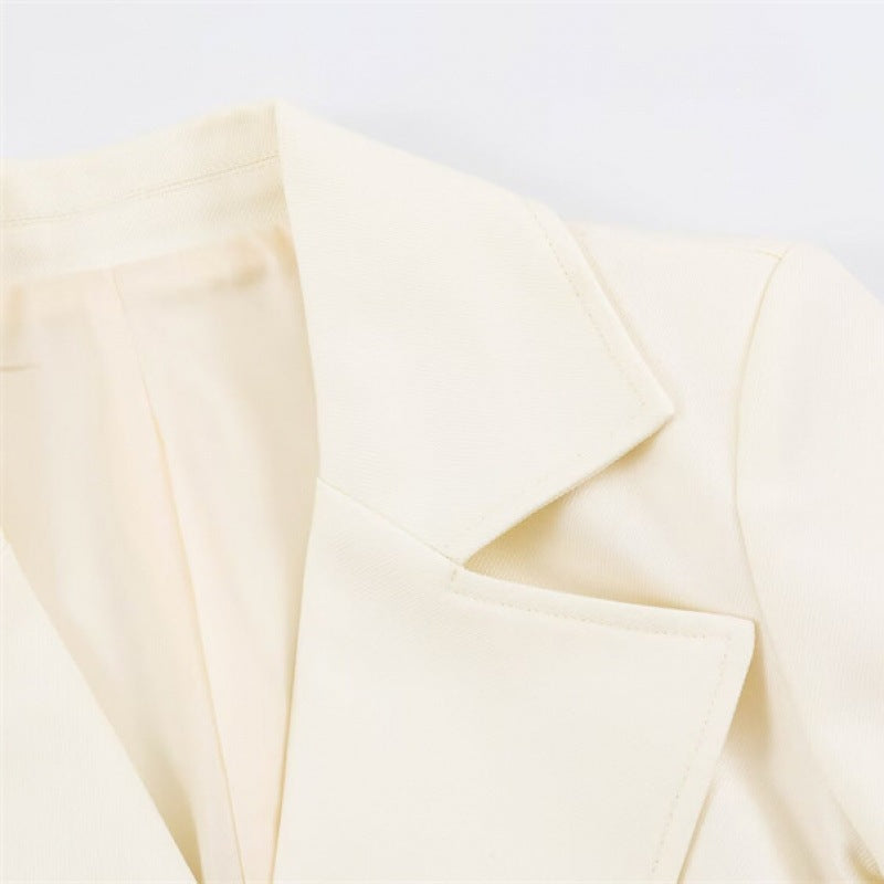 Women's short blazer with tailored silhouette and overlapping shawl collar Mune Fashion