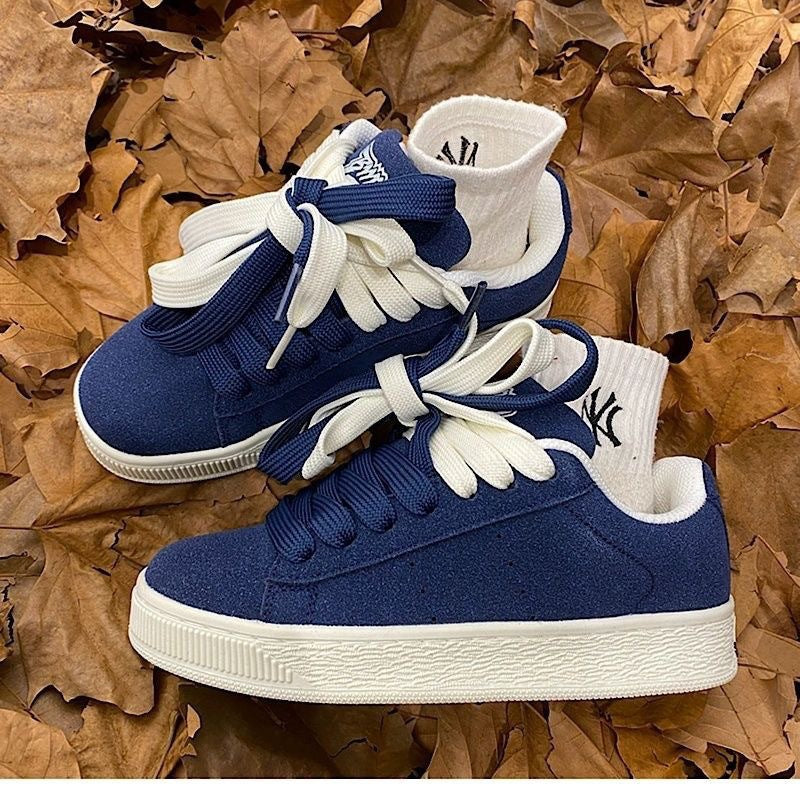 Women's retro-style sneakers with padded tongue and breathable upper material Mune Fashion