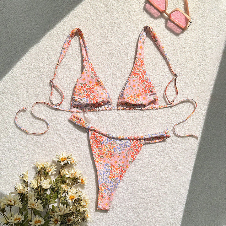 Women's triangle bikini with floral patterns and adjustable straps Mune Fashion