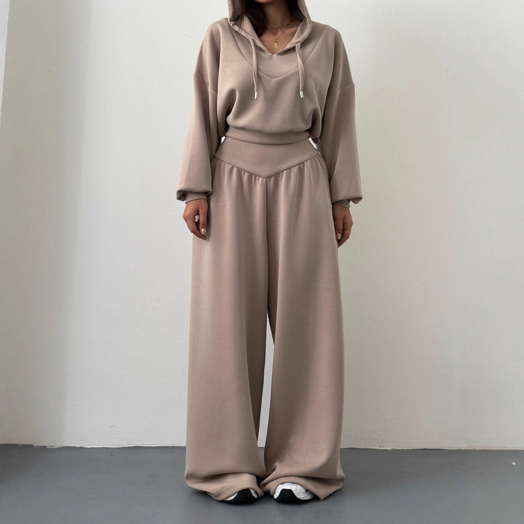 Women nan luxurious leisure set hoodie with V-neck detail and high-waisted culotte Mune Fashion