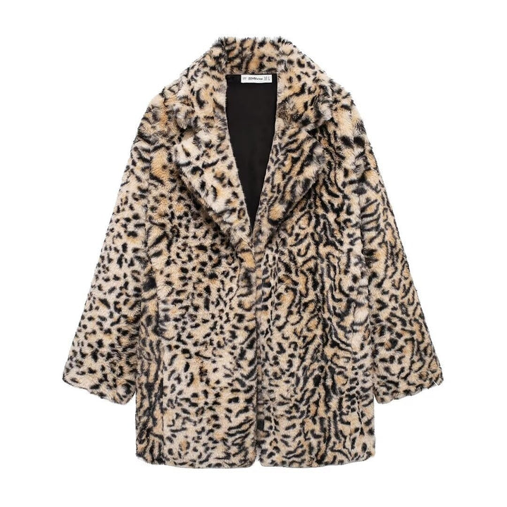 Ladies' short faux fur coat with oversized shawl collar and soft lining Mune Fashion