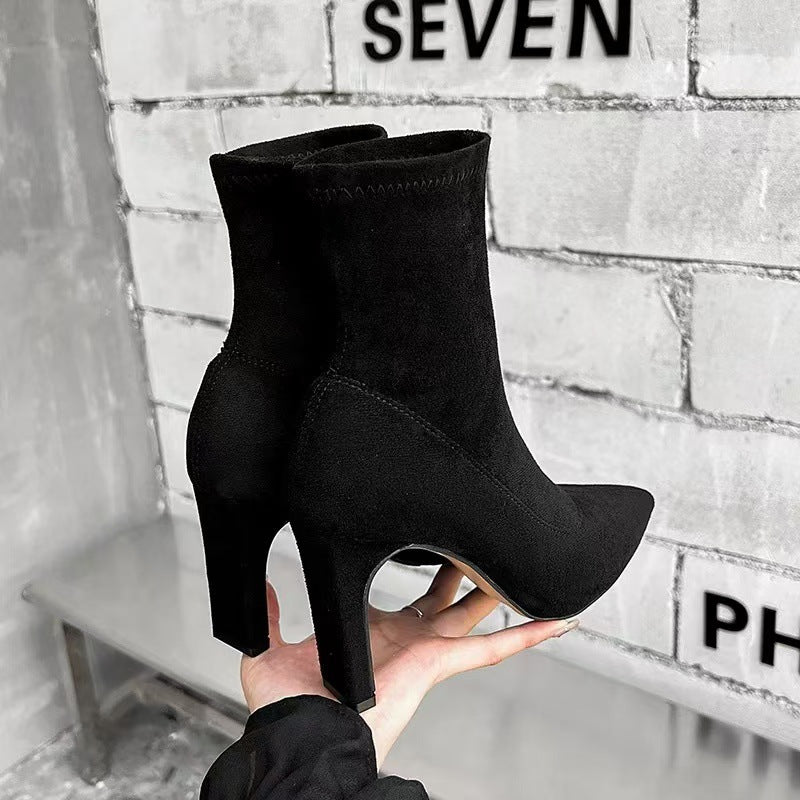 Women's sock ankle boot made of stretch suede with pointed toe and sculptural block heel Mune Fashion