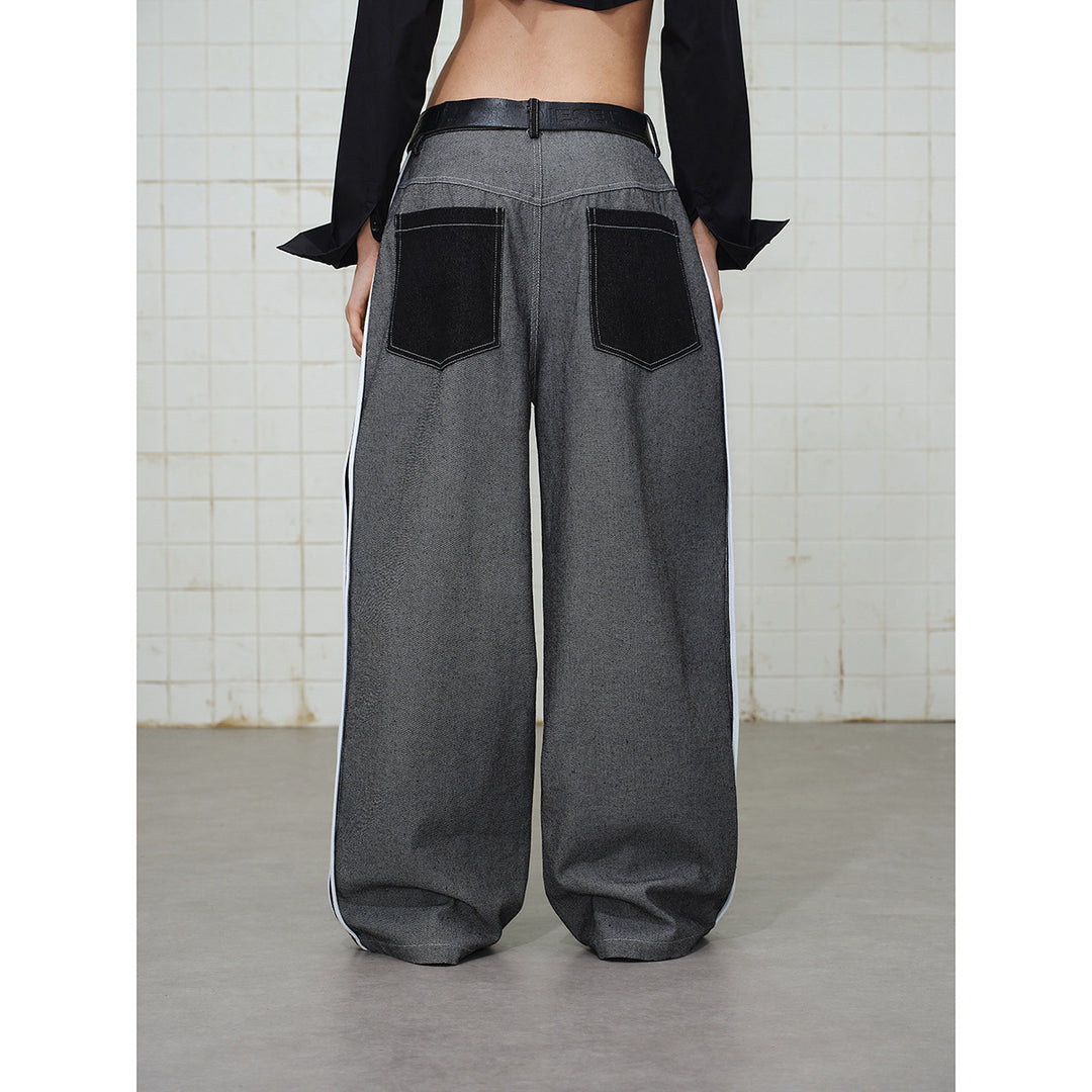 Women's Wide-Leg Cargo Jeans with Applied Graphic Patches and Contrast Stripes Mune Fashion