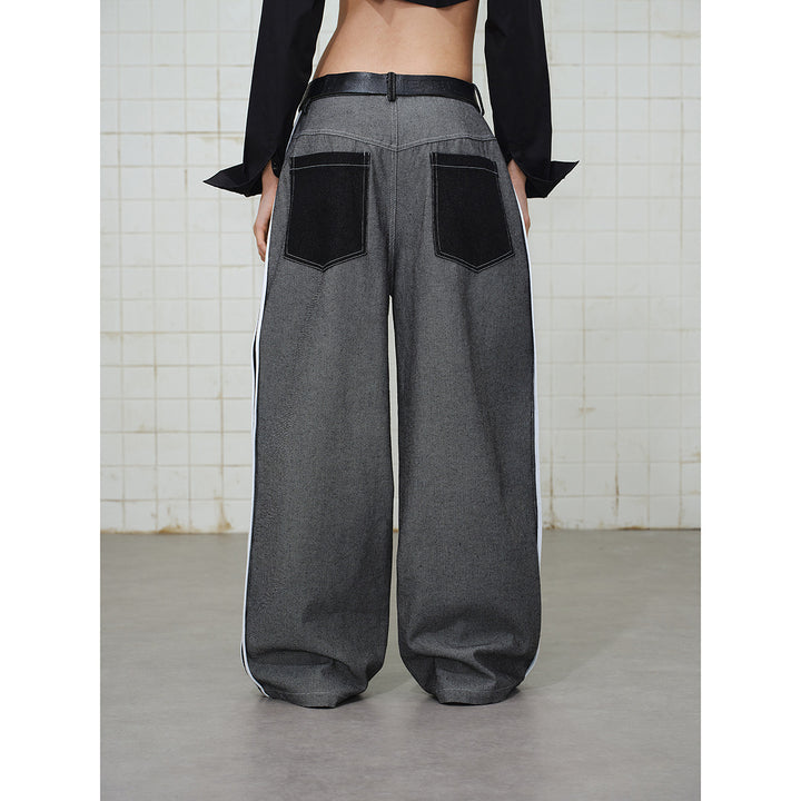 Women's Wide-Leg Cargo Jeans with Applied Graphic Patches and Contrast Stripes Mune Fashion