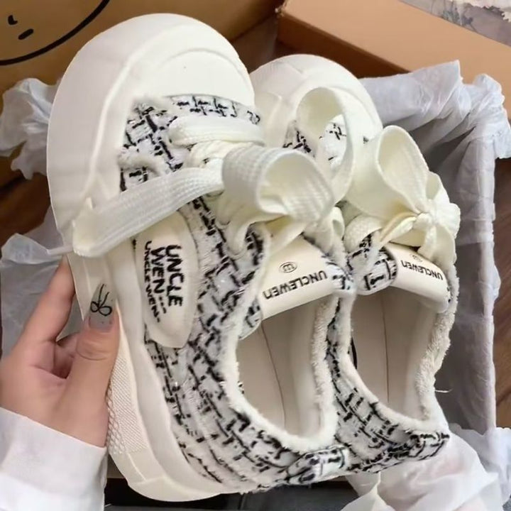 Women Comfortable Sneakers with cozy lining and trendy design Mune Fashion