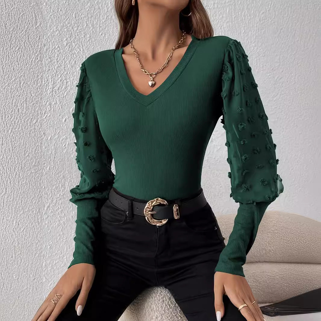 Ladies' fitted top with V-neck and transparent puff sleeves with three-dimensional flower applications Mune Fashion