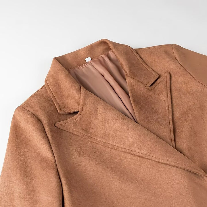 Women's longer tailored double-breasted coat with shawl collar, flap pockets and light thermal lining Mune Fashion