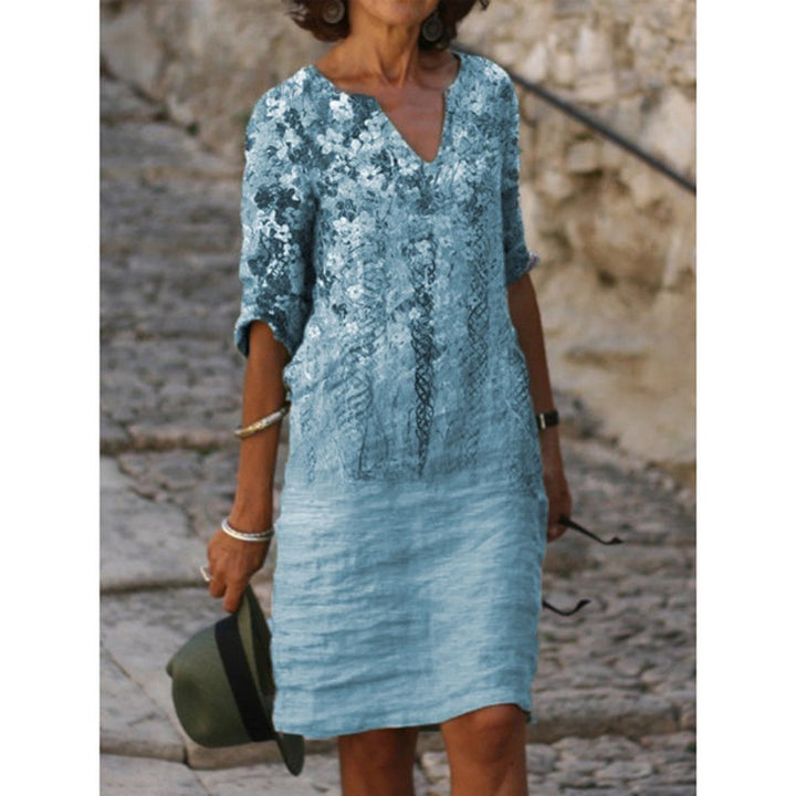 Women's knee-length midi dress in a material mix with floral lace surface, V-neck and crinkle texture Mune Fashion