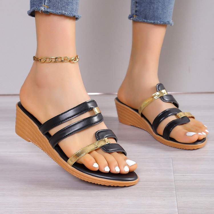 Women's wedge sandals with adjustable straps and metal applications Mune Fashion
