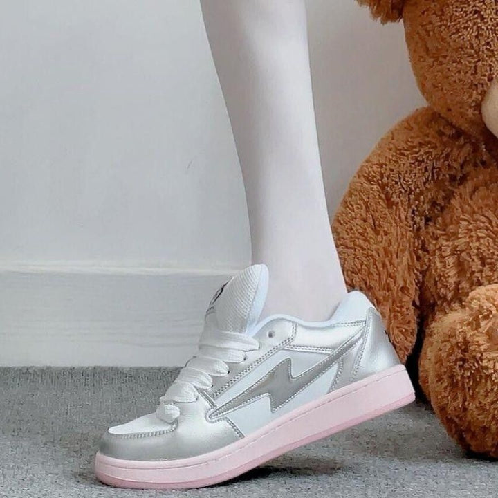 Women's sporty sneakers with breathable upper material and padded sole Mune Fashion