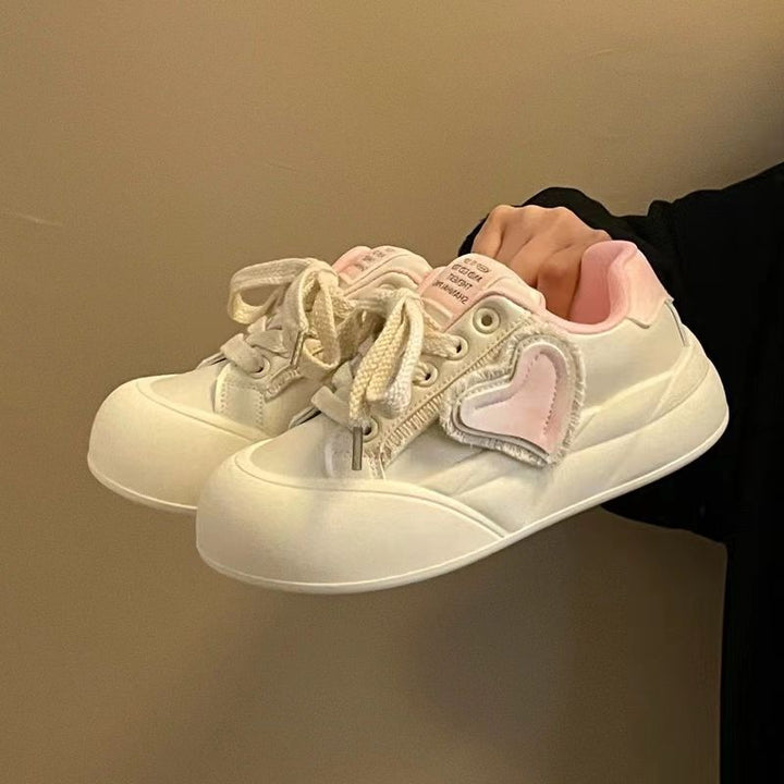 Ladies sneakers with playful heart design and comfortable insole Mune Fashion