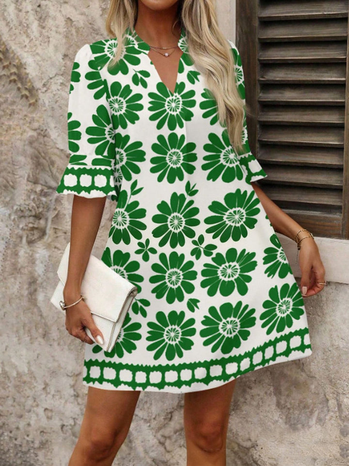 Women Short A-Line Dress with V-Neck and Large Floral Patterns Mune Fashion