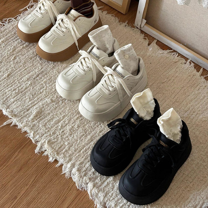 Women's sporty sneakers with reinforced sole and comfortable fit Mune Fashion