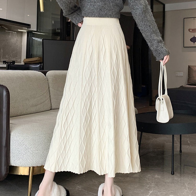 Women's long, pleated skirt with diamond pattern Mune Fashion