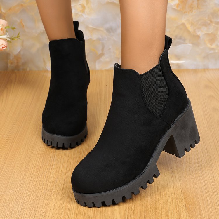 Women nan Chelsea ankle boots with chunky tread sole, elastic side inserts and pull-tab Mune Fashion