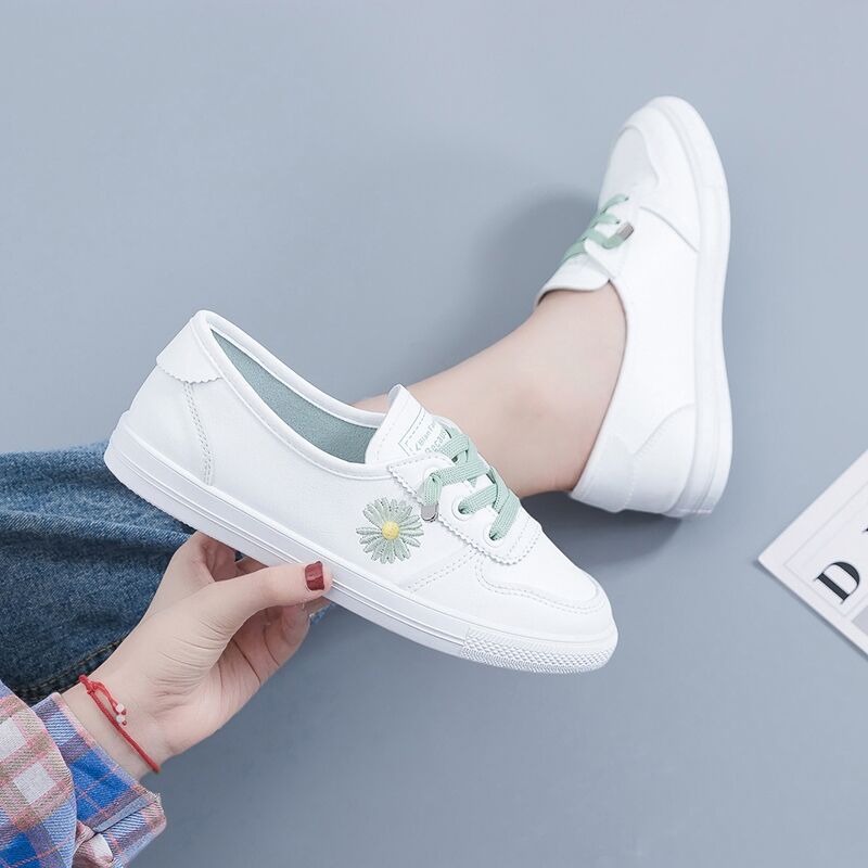 Women's sneakers with floral embroidery design and breathable upper material Mune Fashion