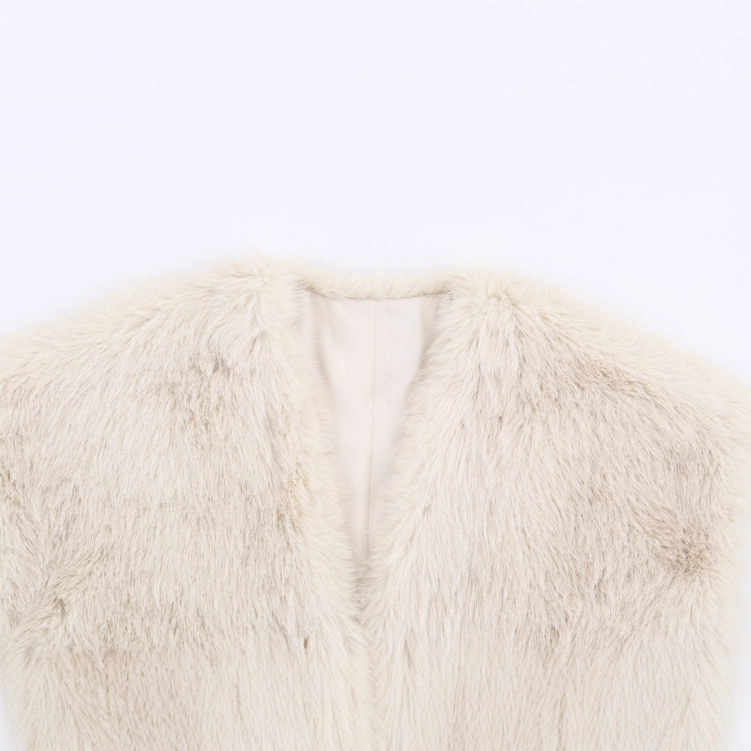 Women's sleeveless faux fur vest with V-neck and tailored fit Mune Fashion
