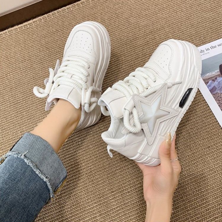 Women's sporty sneakers with trendy star motif and innovative cushioning Mune Fashion