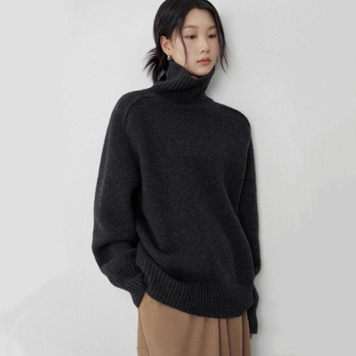 Women's turtleneck sweater made of fine wool blend with straight cut and wide ribbed collar Mune Fashion