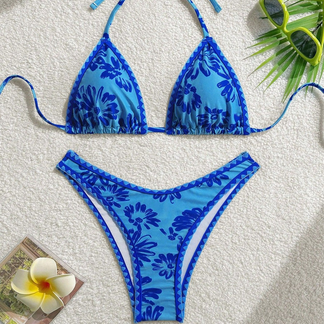 Women Triangle Bikini with Playful Floral Pattern Mune Fashion