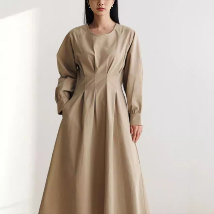 Women's maxi dress with waist darts, round neckline and voluminous cuffs Mune Fashion