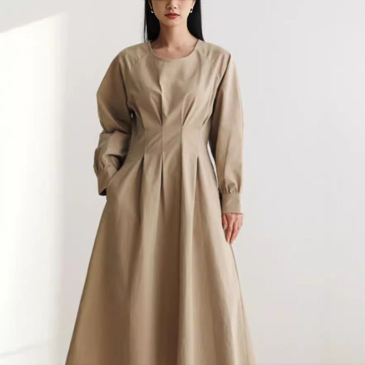 Women's maxi dress with waist darts, round neckline and voluminous cuffs Mune Fashion