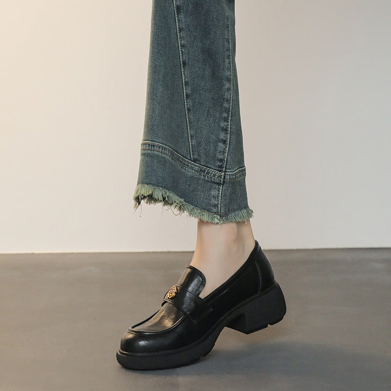 Women's chunky loafers made of smooth leather with emblem appliqué and profiled block sole Mune Fashion