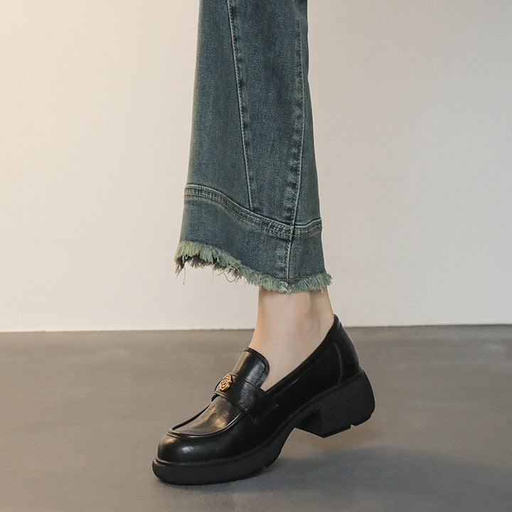 Women's chunky loafers made of smooth leather with emblem appliqué and profiled block sole Mune Fashion