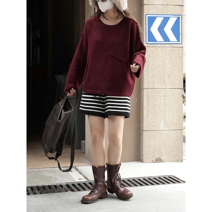 Women's cozy relaxed pullover with diagonally placed pocket Mune Fashion