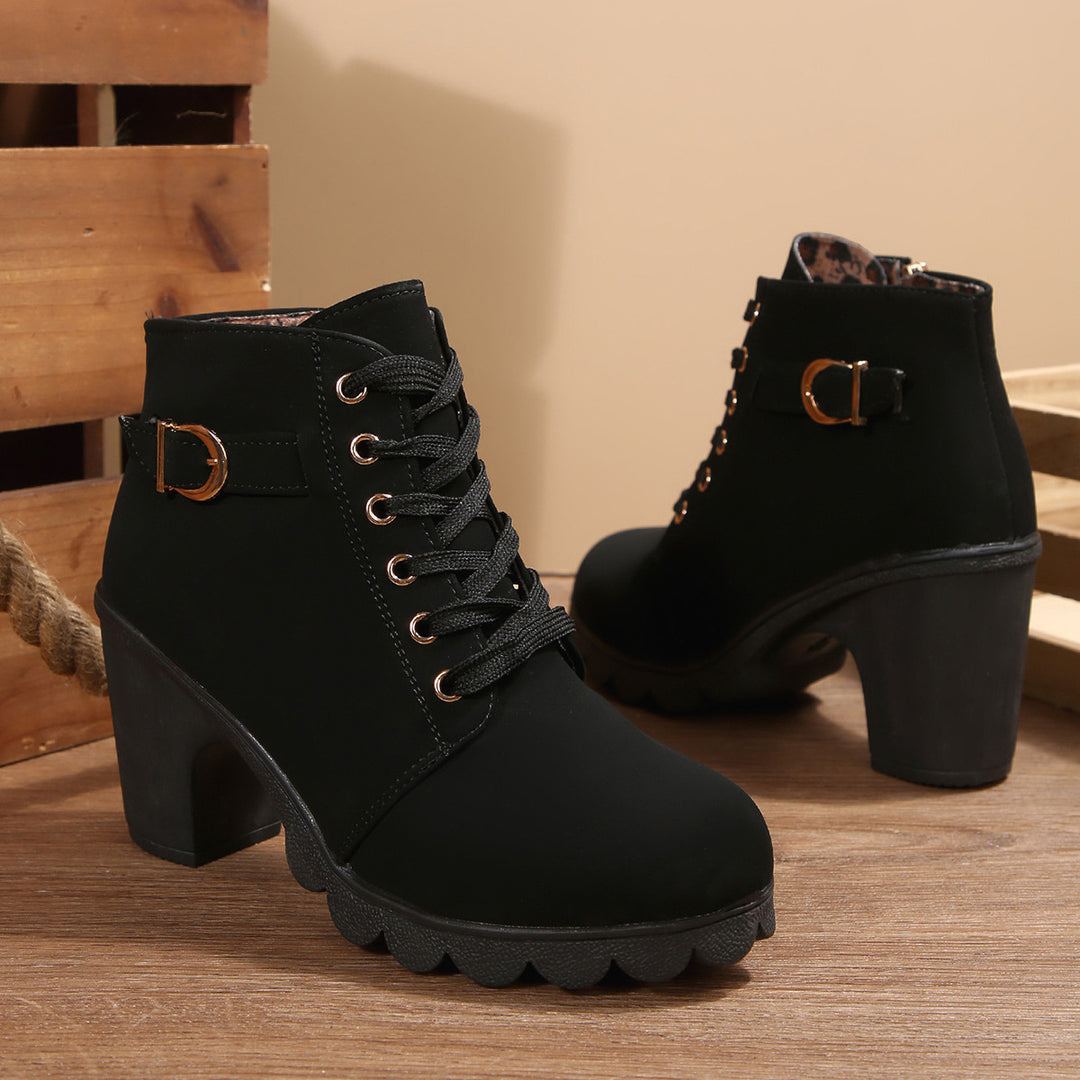 Women's ankle-high lace-up ankle boots with a sturdy block heel and profiled lug sole Mune Fashion