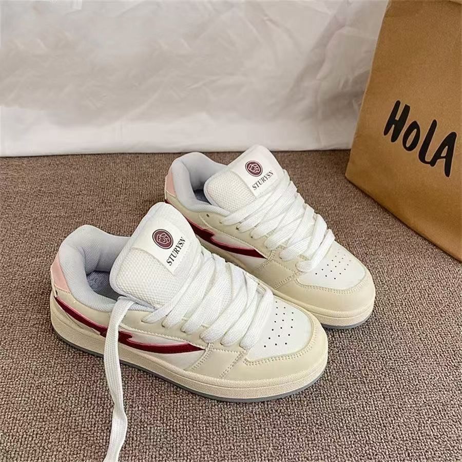 Women's sneakers in a sporty-elegant design with breathable upper material Mune Fashion