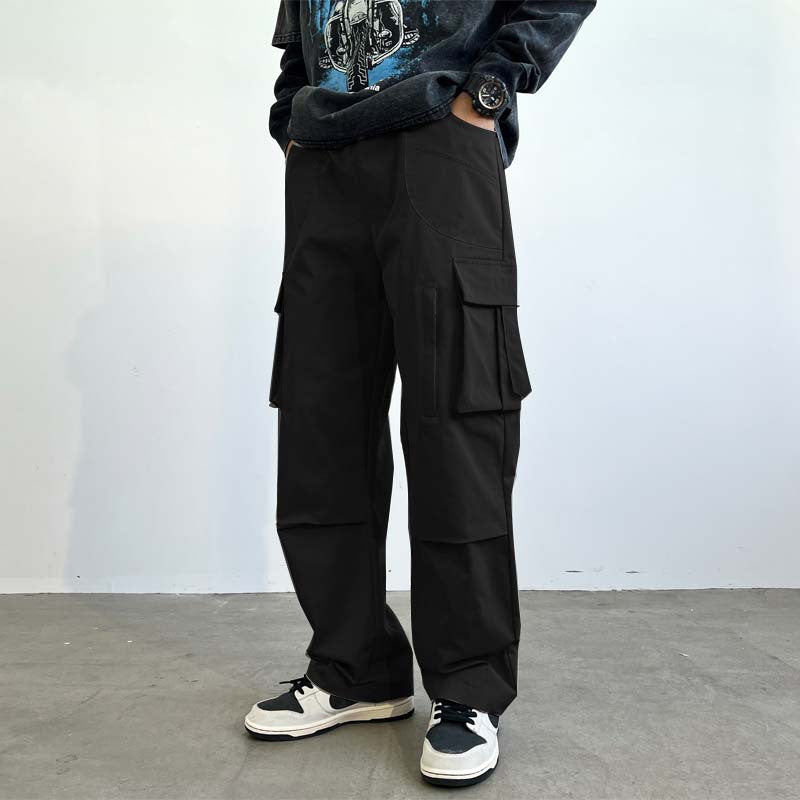 Men's utility cargo pants with large flap pockets, straight leg, and sturdy twill Drune