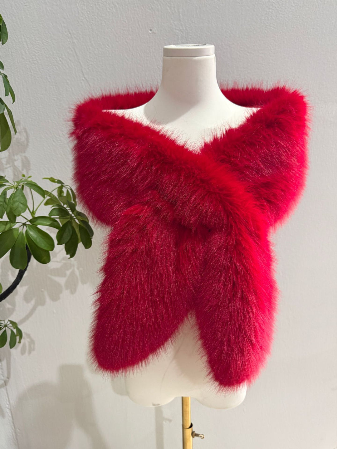 Women's Luxurious Reversible Faux Fur Shoulder Stole with V-Shape Mune Fashion