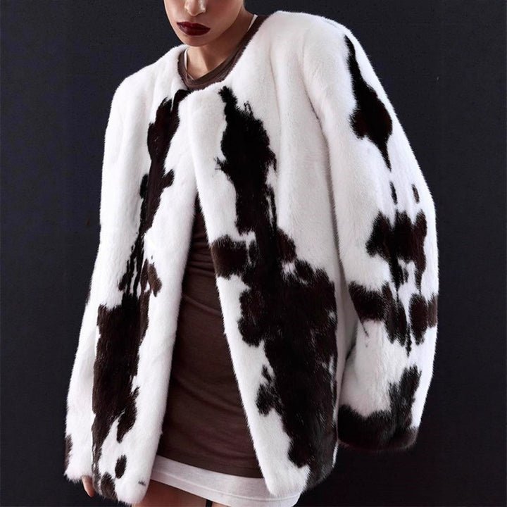Women's short coat made of faux fur with boxy silhouette and cow print pattern Mune Fashion