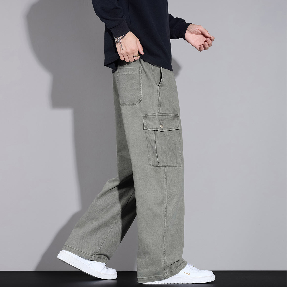 Men's cargo pants in loose relaxed fit with drawstring waistband and multiple pockets Mune Fashion