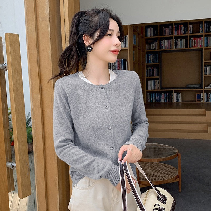 Women's Short-Cut Fine Knit Cardigan with Round Neckline and Boxy Fit Mune Fashion