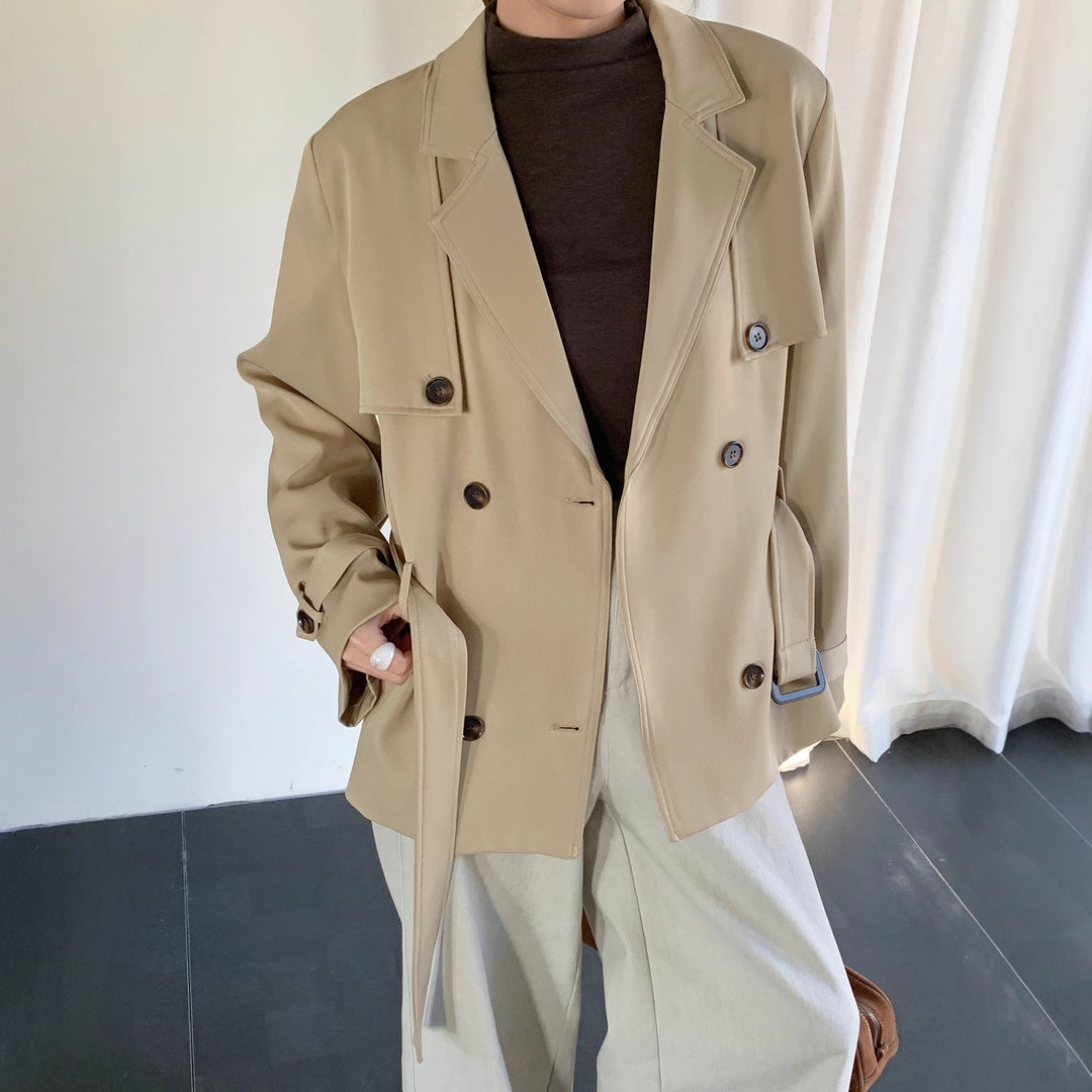 Women's short trench coat in oversized cut with double row and tie belt Mune Fashion