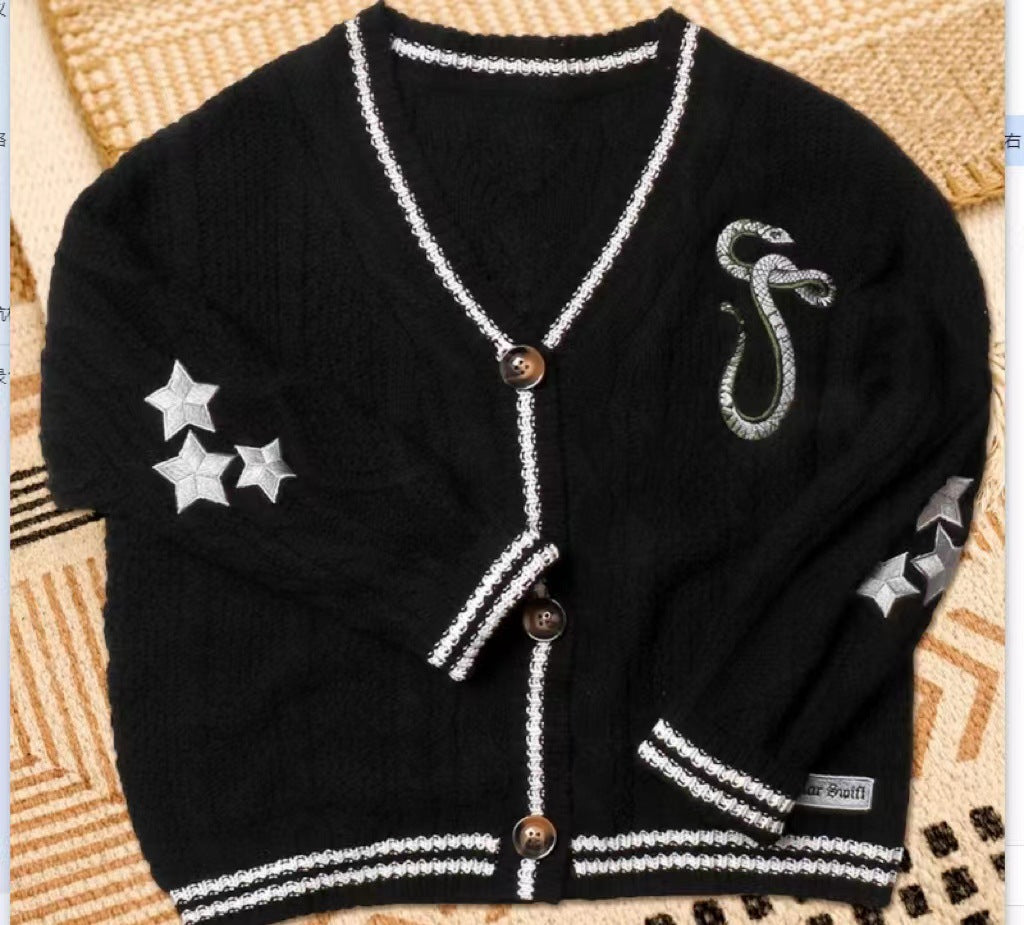 Ladies knitted college cardigan with cable pattern, V-neck, contrast stripes and embroidered appliqués Mune Fashion