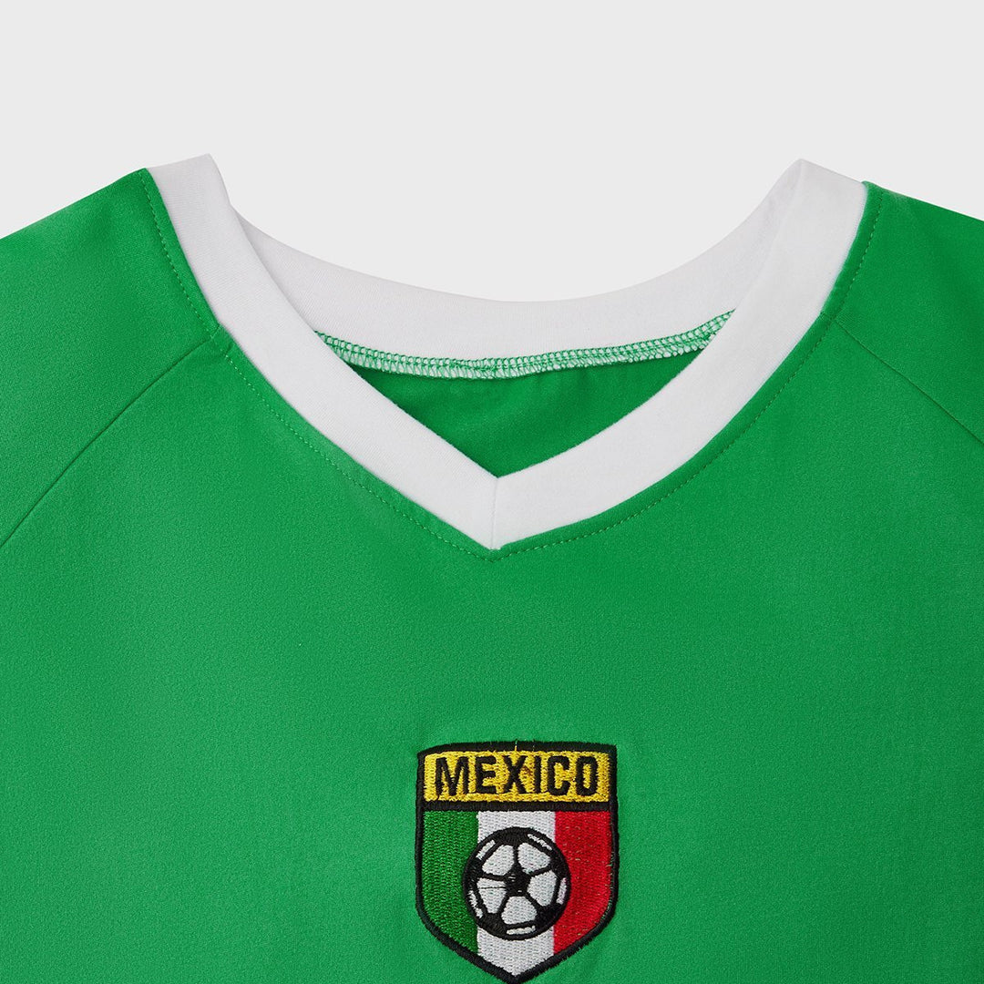 Women's short sporty football crop top with V-neck and breathable functional fabric Mune Fashion