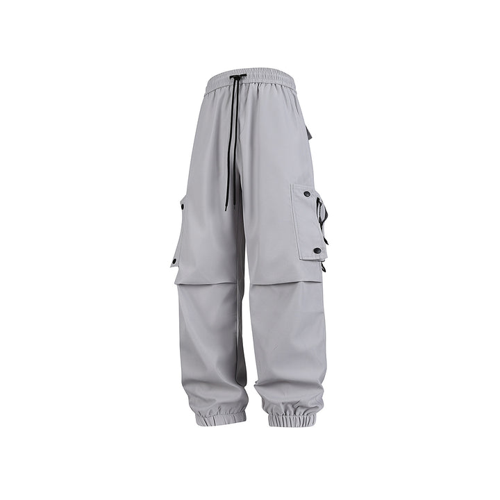Men's Wide Technical Cargo Jogger with elastic drawstring waistband, multifunctional cargo pockets and adjustable leg openings Drune